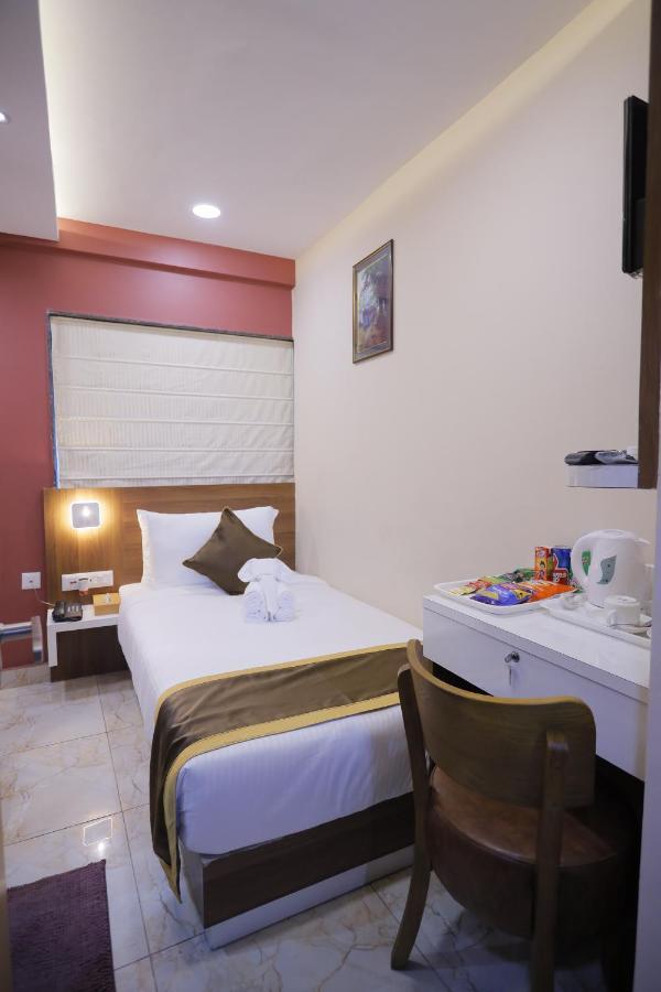 The Avenue Hotel Ballygunge โกลกาตา ภายนอก รูปภาพ
