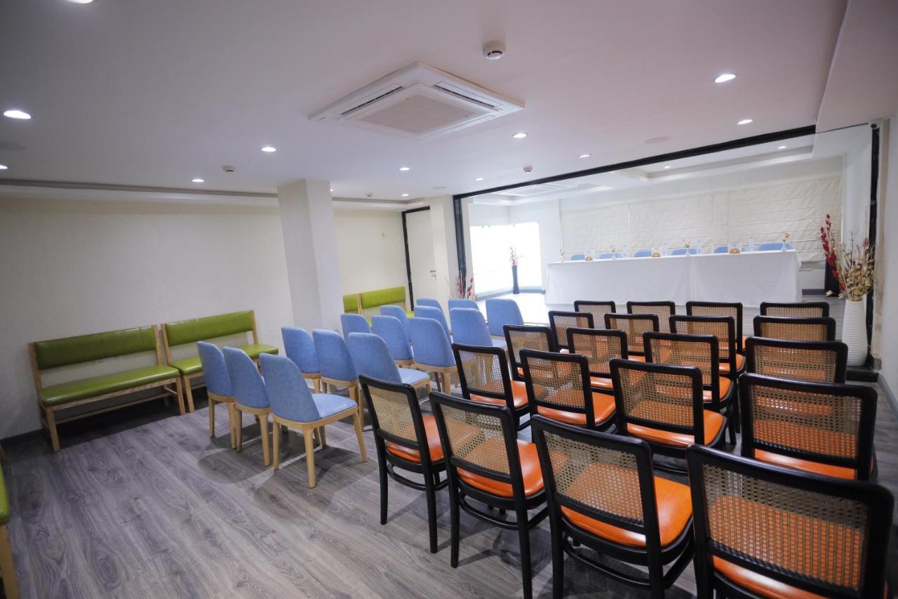 The Avenue Hotel Ballygunge โกลกาตา ภายนอก รูปภาพ